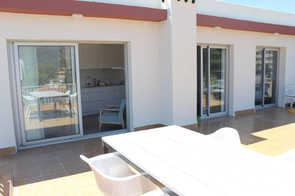 Beautiful Loft, Huge Sunny Terrace, View Over The Beach And Sea Росас Экстерьер фото
