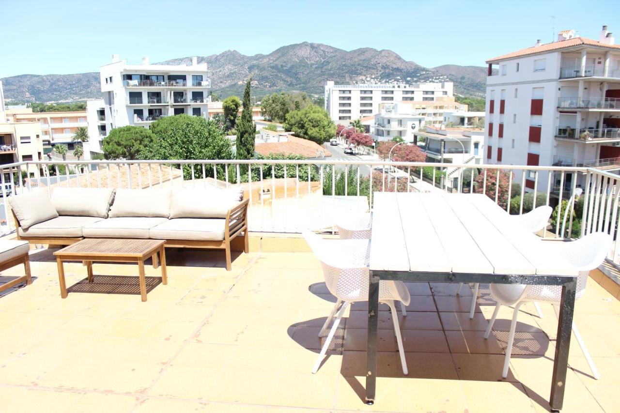 Beautiful Loft, Huge Sunny Terrace, View Over The Beach And Sea Росас Экстерьер фото