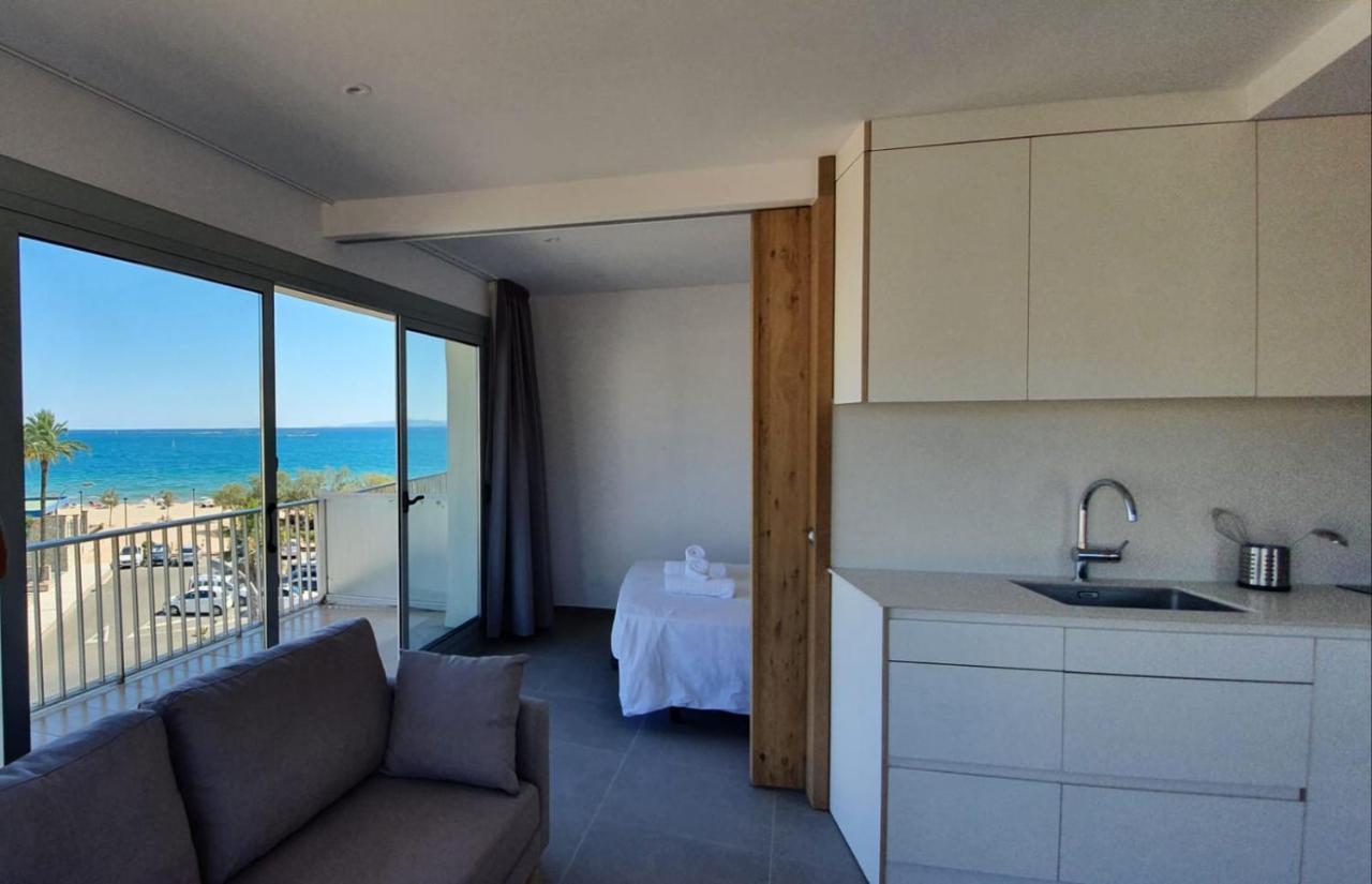 Beautiful Loft, Huge Sunny Terrace, View Over The Beach And Sea Росас Экстерьер фото