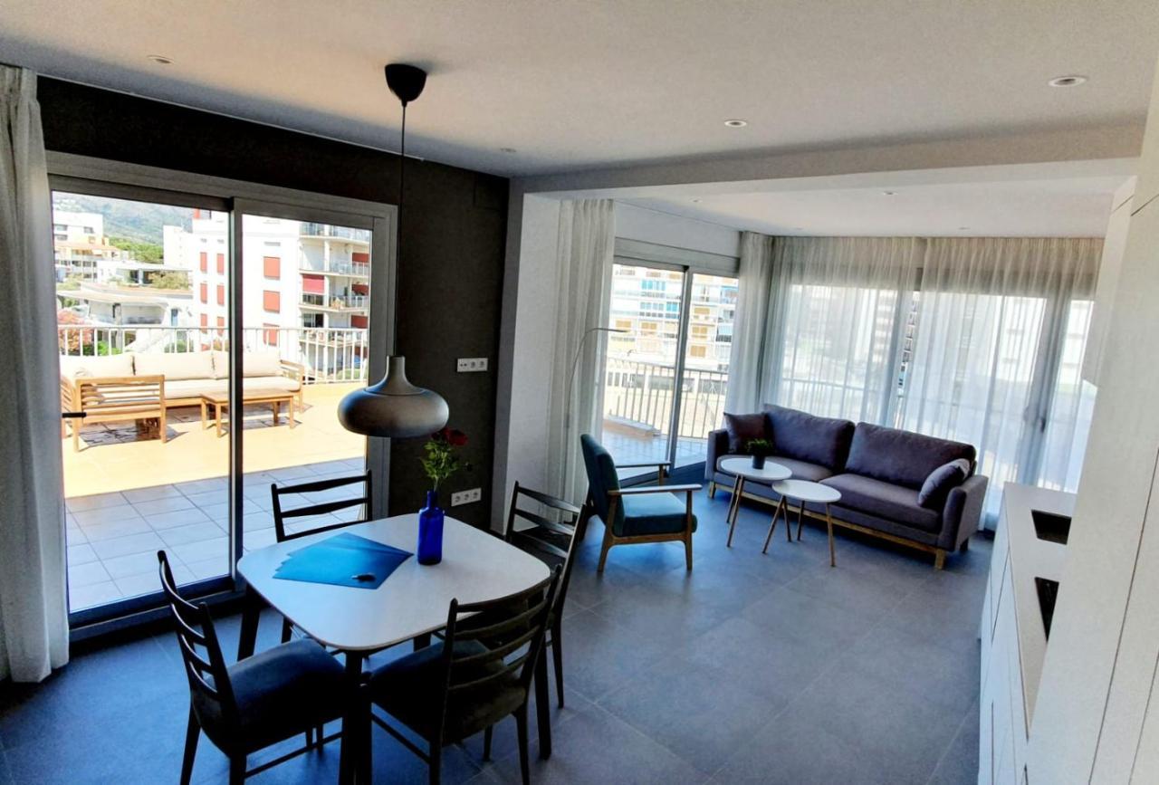 Beautiful Loft, Huge Sunny Terrace, View Over The Beach And Sea Росас Экстерьер фото